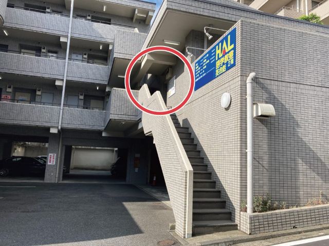 ⑧ 入り口はこちら。